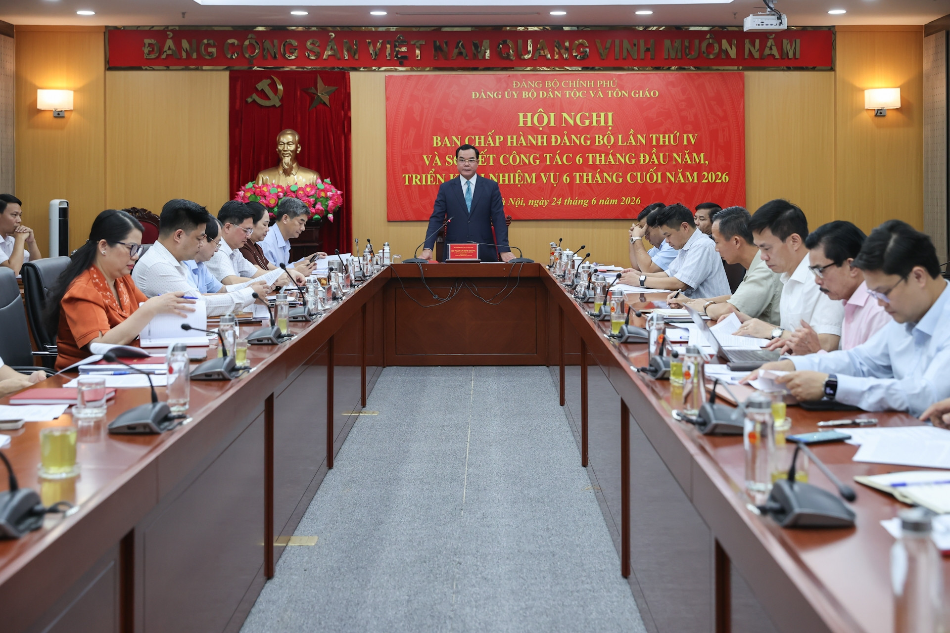  Gắn chặt công tác xây dựng Đảng với thực hiện nhiệm vụ chính trị của từng cơ quan, đơn vị 