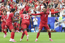 Ronaldo Bo Dao Nha Uzbekistan 2.jpg