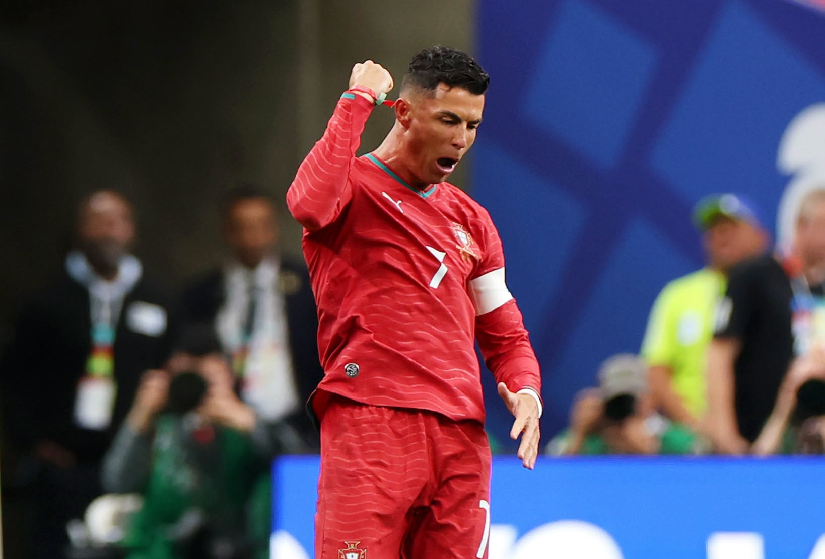 Ronaldo lập kỷ lục mà Messi cũng chưa thể chạm tới tại World Cup
