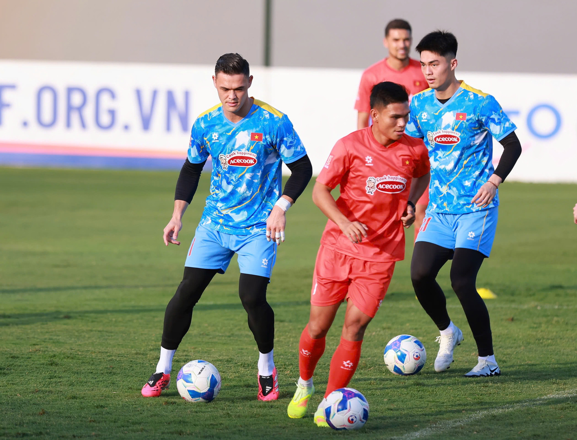 tuyen viet nam 9.jpg