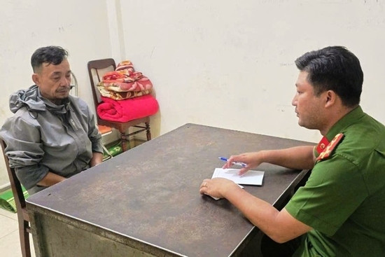 Bản tin chiều 25/6: Buồn vì vợ bỏ đi, người đàn ông tông vào ô tô giữa phố