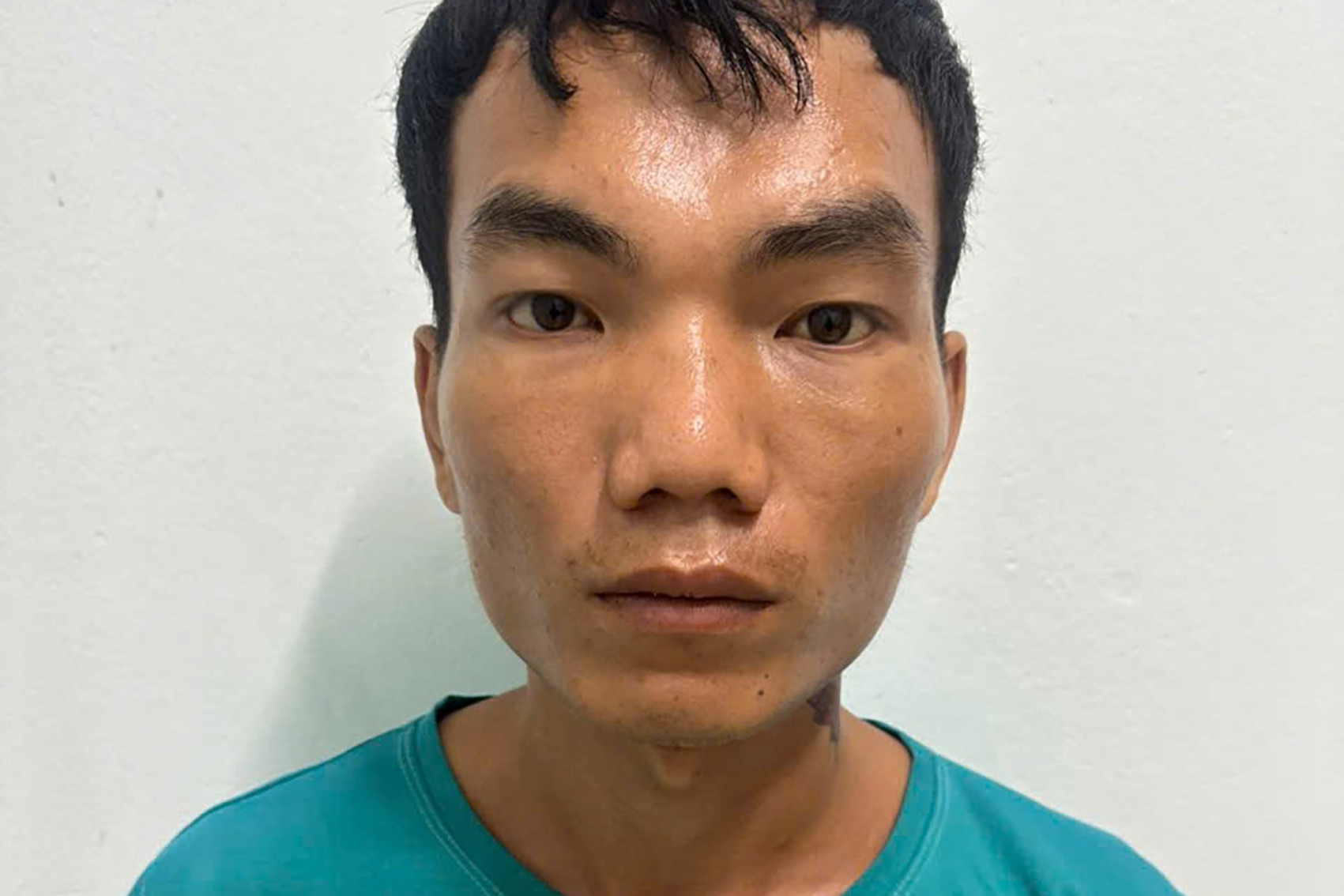 Bắt giữ nam thanh niên hiếp dâm bé gái 12 tuổi nhà hàng xóm
