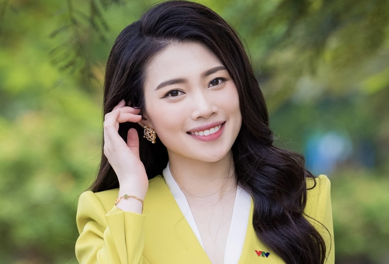 BTV Điệp Anh: Vest chỉn chu trên sóng, đời thường hóm hỉnh và thích dọn nhà