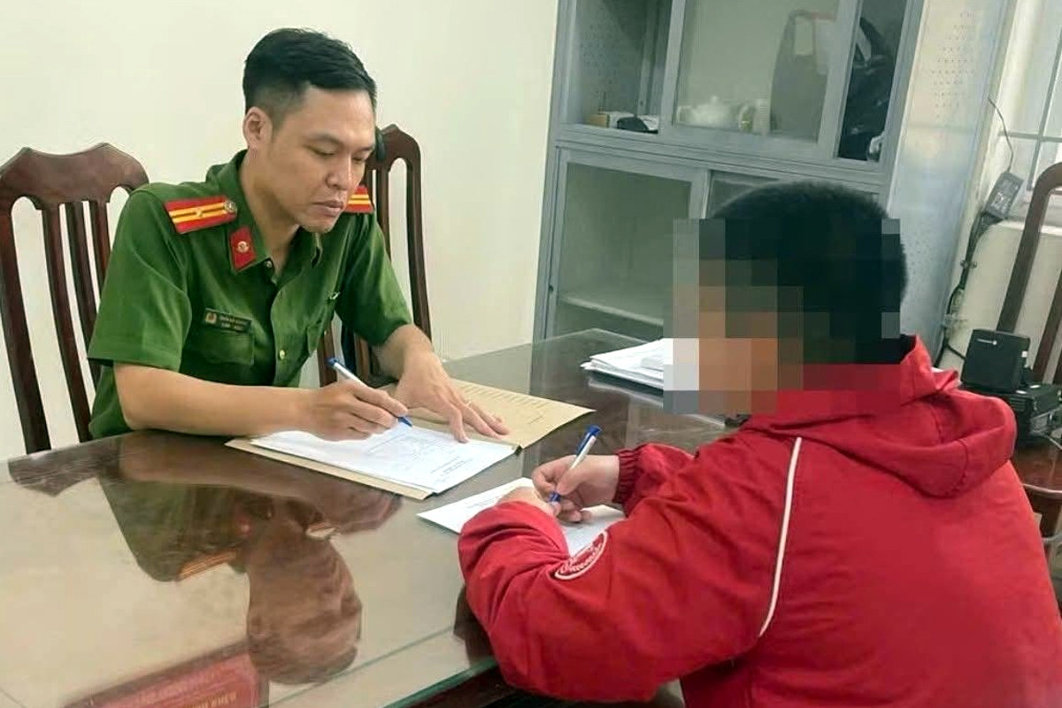 Danh tính nữ shipper kéo tóc, hành hung khách hàng ở Hà Nội