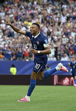 mbappe km.jpg