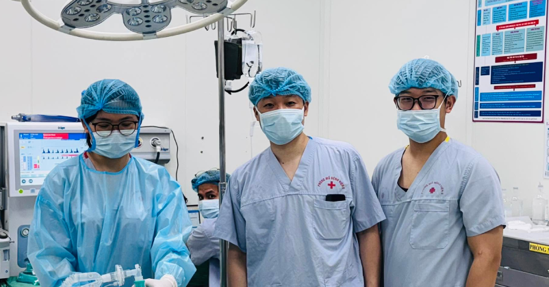 Mẹ lén cho con ăn xôi trước giờ mổ, bác sĩ buộc phải hoãn phẫu thuật