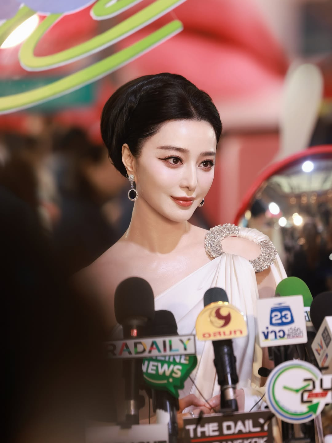 https://static-images.vnncdn.net/vps_images_publish/000001/000003/2026/6/25/photo-by-fan-bingbing-on-june-24-2026-may-be-an-image-of-one-or-more-people-hair-top-and-text-3481.jpeg