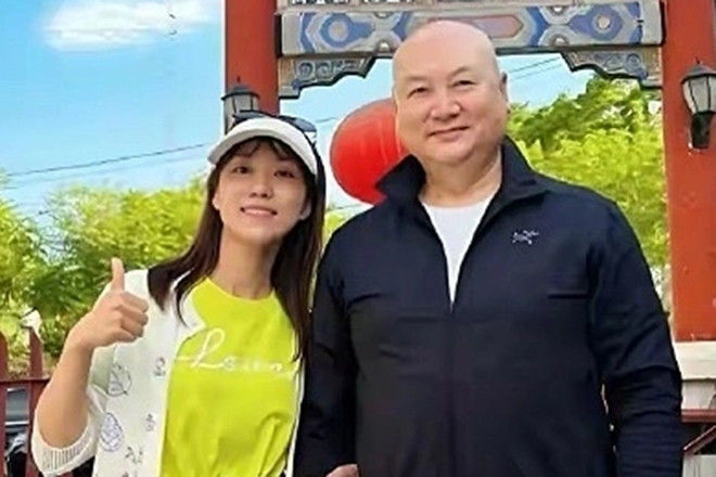 Vợ đại gia vừa mất, ‘Đường Tăng’ Trì Trọng Thụy vướng ồn ào với gái trẻ
