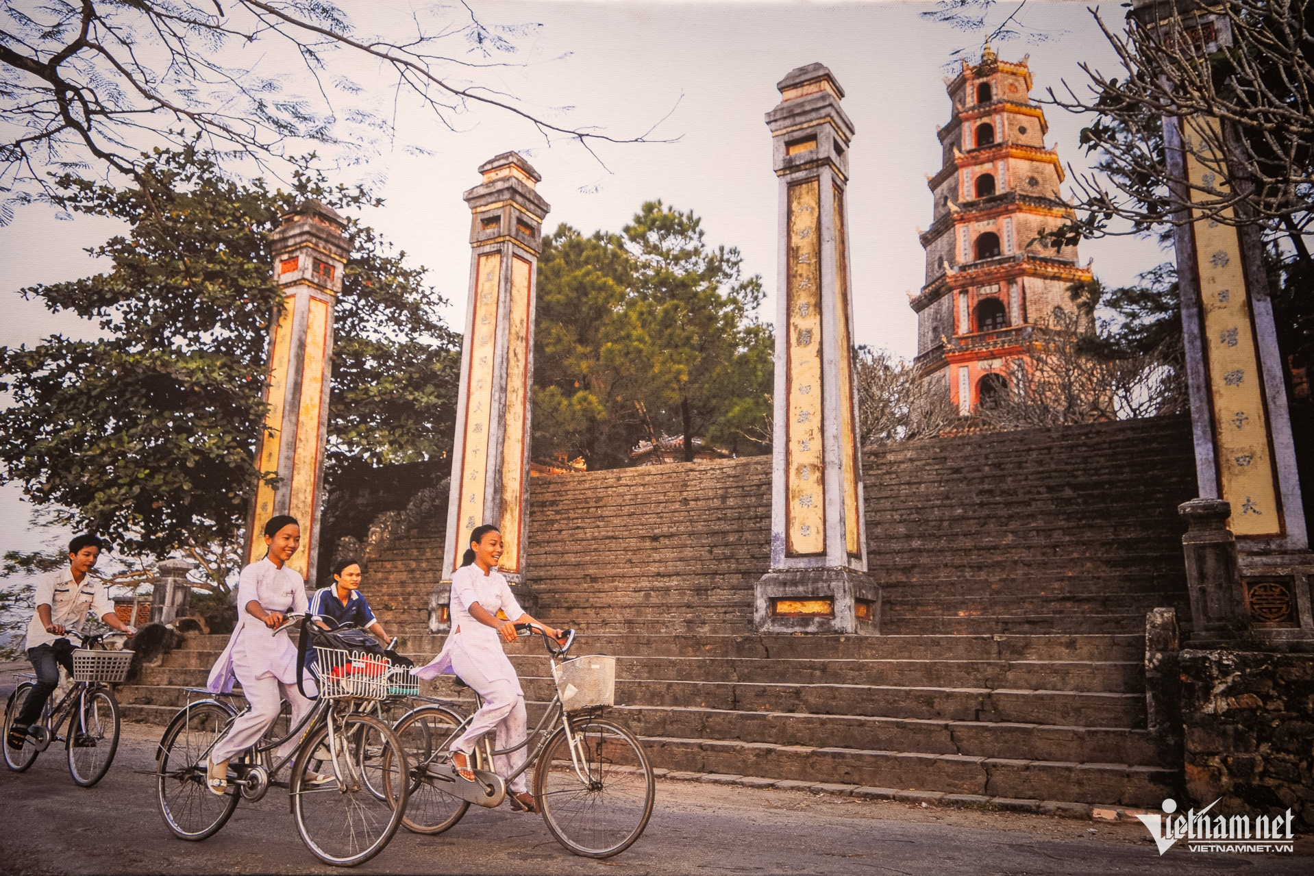 W-chùa việt nam.jpg