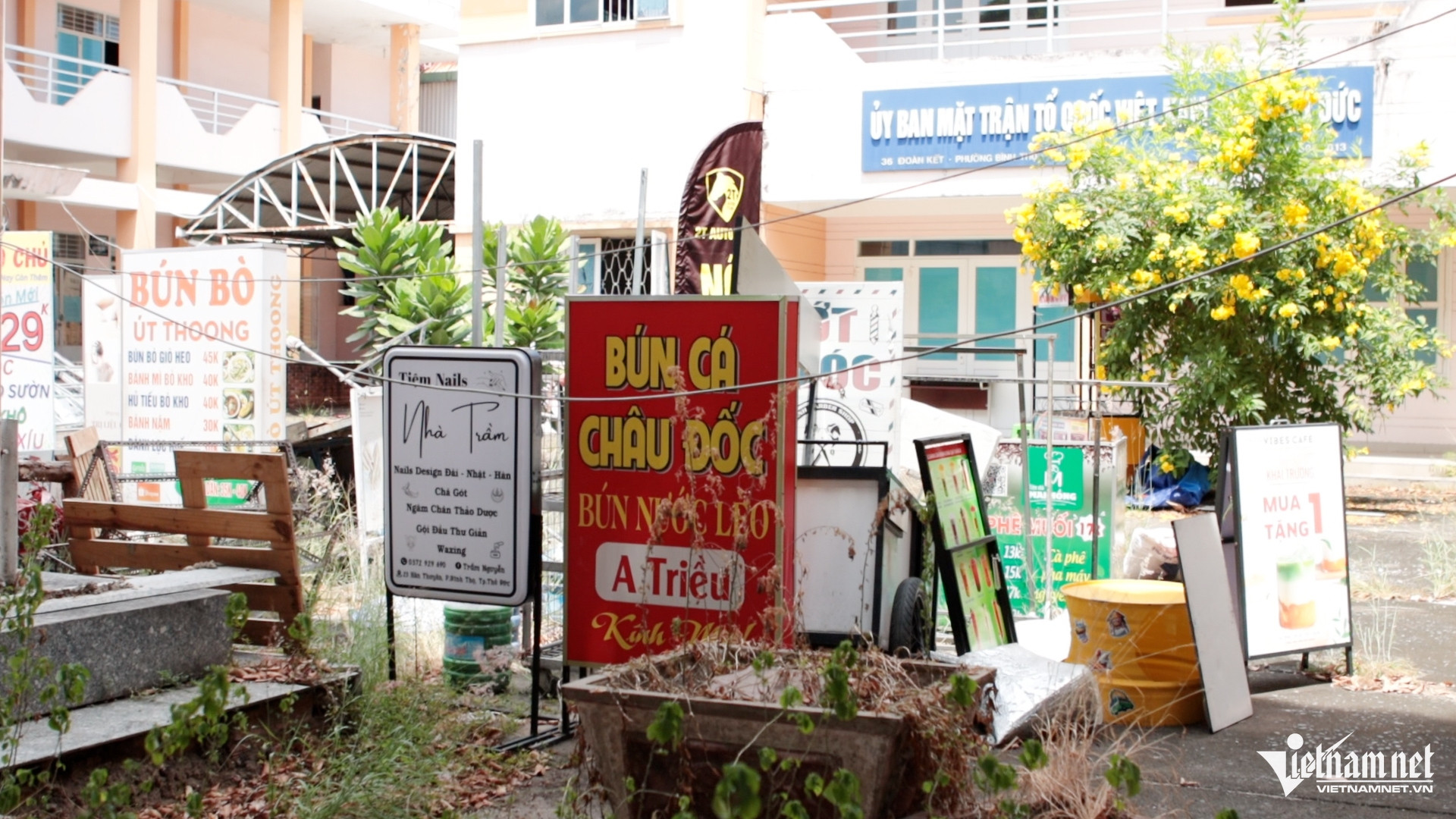 W-cơ quan bỏ hoang.jpg
