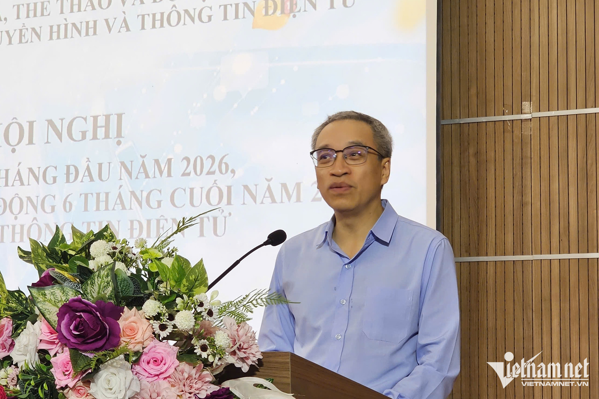 W-thong tin tren moi truong mang 1 1.jpg