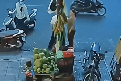 Xác minh vụ người phụ nữ bị xô ngã bất tỉnh sau khi nhắc đỗ xe