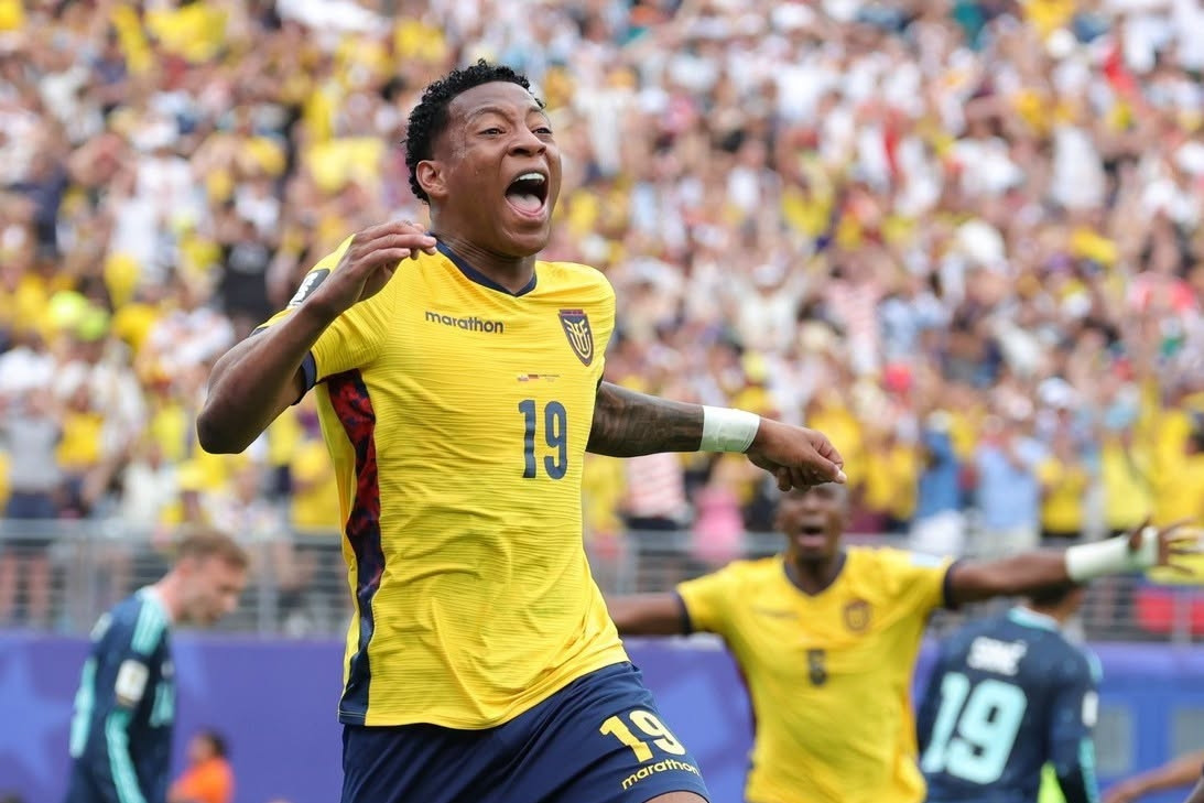 Ecuador ngược dòng hạ Đức, đoạt vé vào vòng 1/16 World Cup
