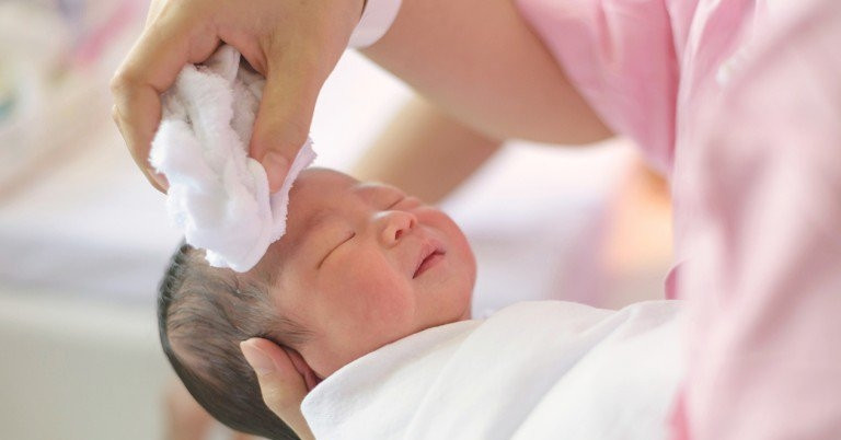Chính sách hỗ trợ tài chính cho phụ nữ sinh con áp dụng từ 1/7