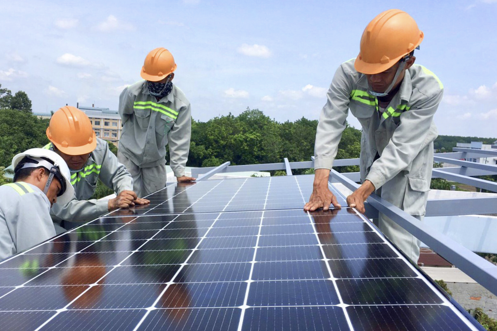 Điện mặt trời mái nhà: Được bán điện dư vượt 50% trong một số trường hợp