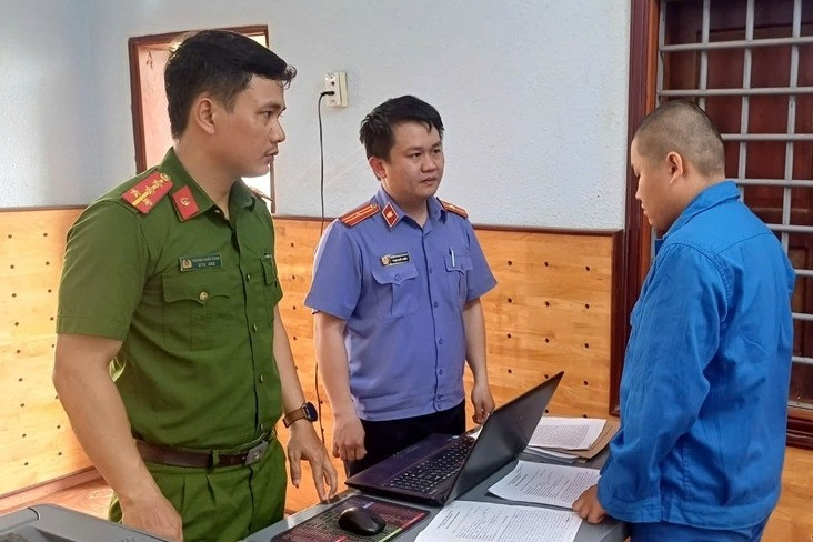 khoi tố, 1.jpg