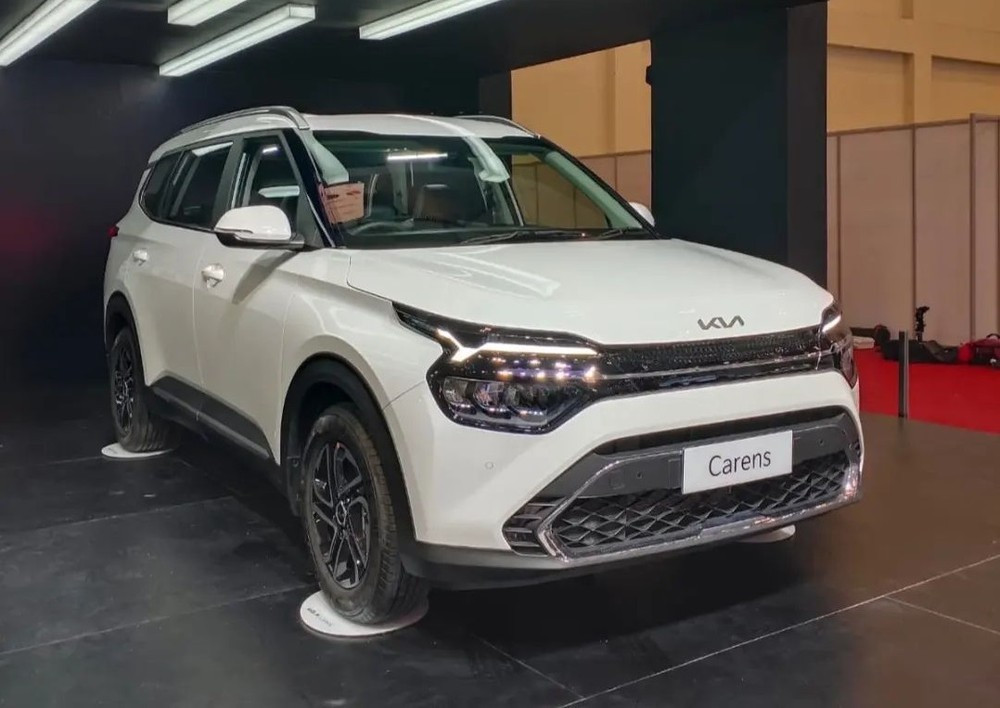 kia carens 2022.jpeg