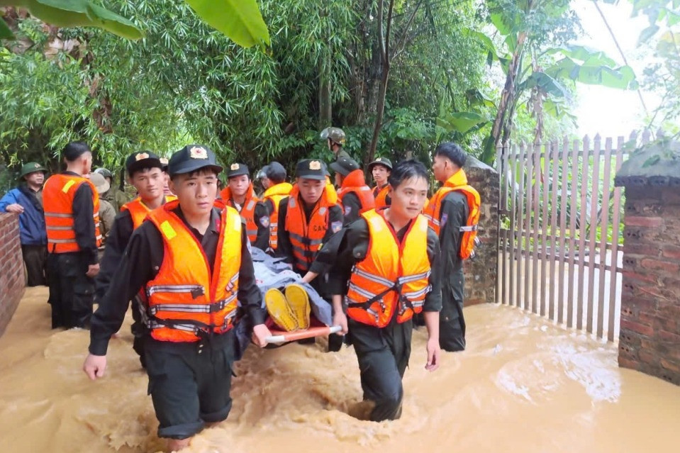 Lũ sông Bằng Giang lên rất nhanh, Cao Bằng huy động công an, quân đội ứng phó
