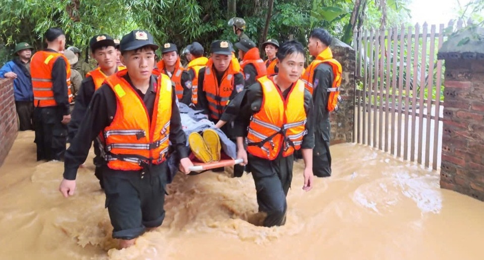 Lũ sông Bằng Giang lên rất nhanh, Cao Bằng huy động công an, quân đội ứng phó
