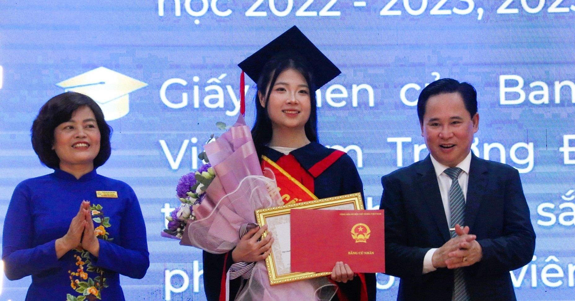Nữ sinh thủ khoa được trường đặc cách tuyển dụng ở lại làm việc