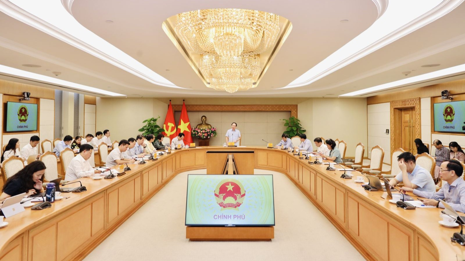 Quang cảnh buổi làm việc.jpg