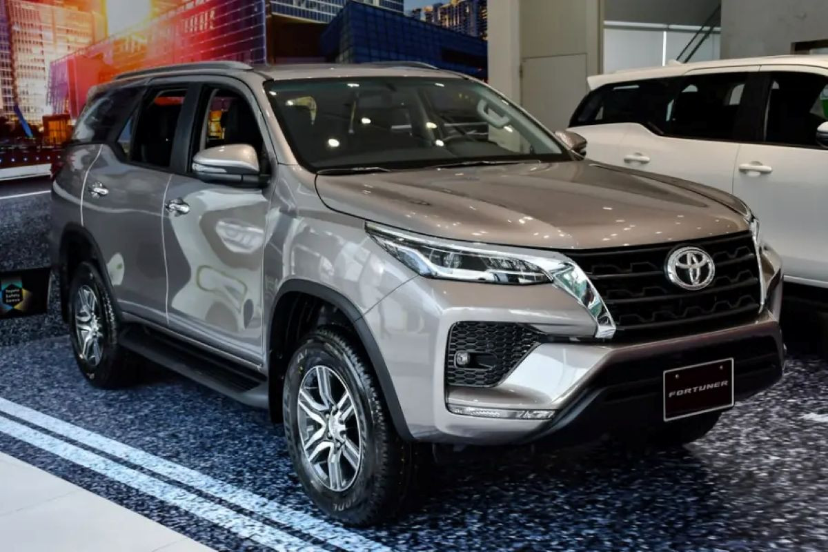 toyota fortuner may xang.jpg