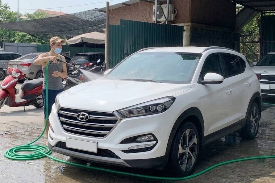 Có nên đi rửa xe lúc máy nóng, dưới trời nắng gắt?