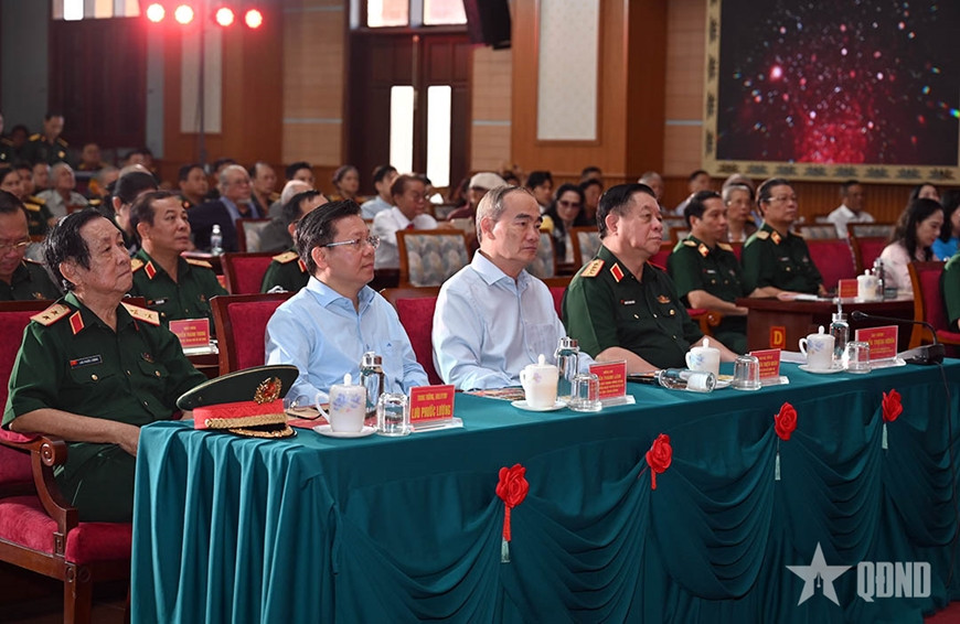 Đại tướng Nguyễn Trọng Nghĩa chủ trì gặp mặt đại biểu văn nghệ sĩ khu vực phía Nam