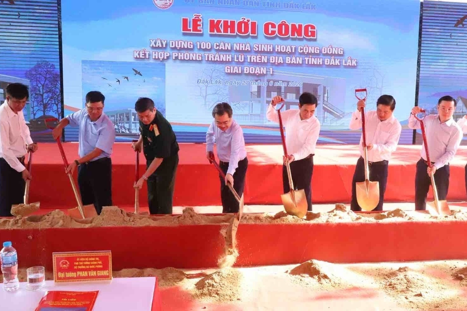 Điểm đặc biệt của 100 căn nhà tránh lũ cộng đồng vừa khởi công tại Đắk Lắk