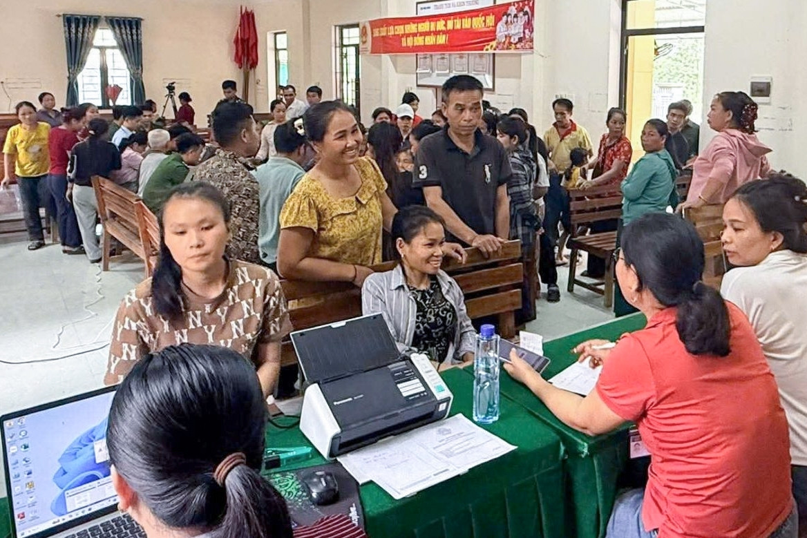 Mang “một cửa” lên bản biên giới: Có người gần 70 tuổi mới được khai sinh