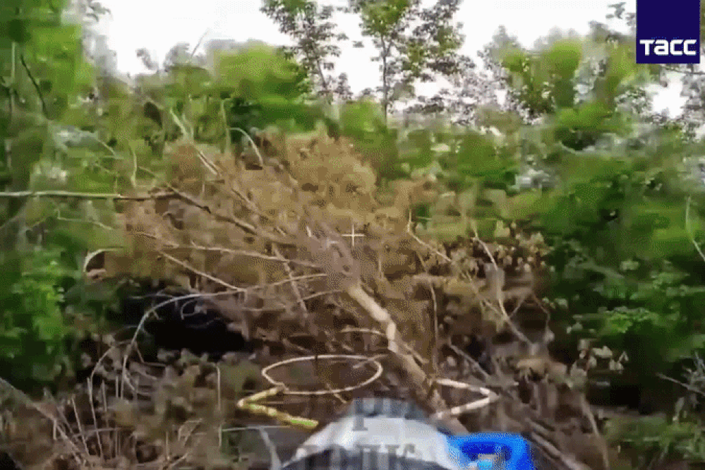 Nga phóng FPV cảm tử thiêu cháy xe tăng Leopard của Ukraine
