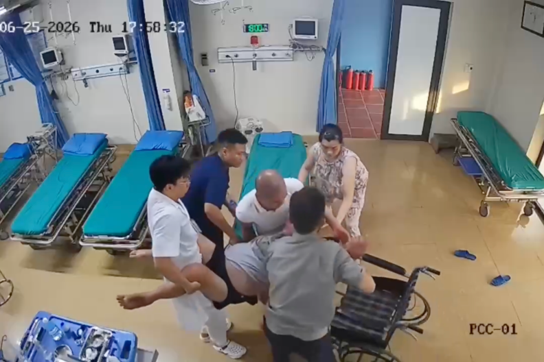 Người đàn ông nguy kịch sau khi bị ong đốt vào tai