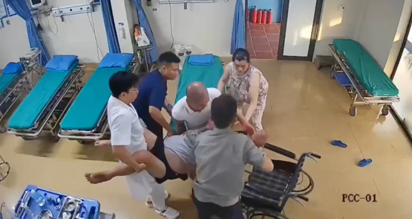 Người đàn ông nguy kịch sau khi bị ong đốt vào tai