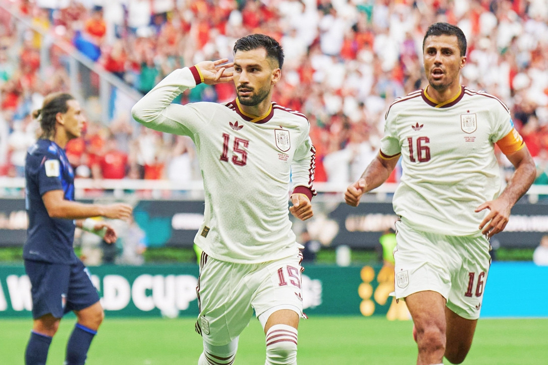 Tây Ban Nha tiễn Uruguay về nước sớm