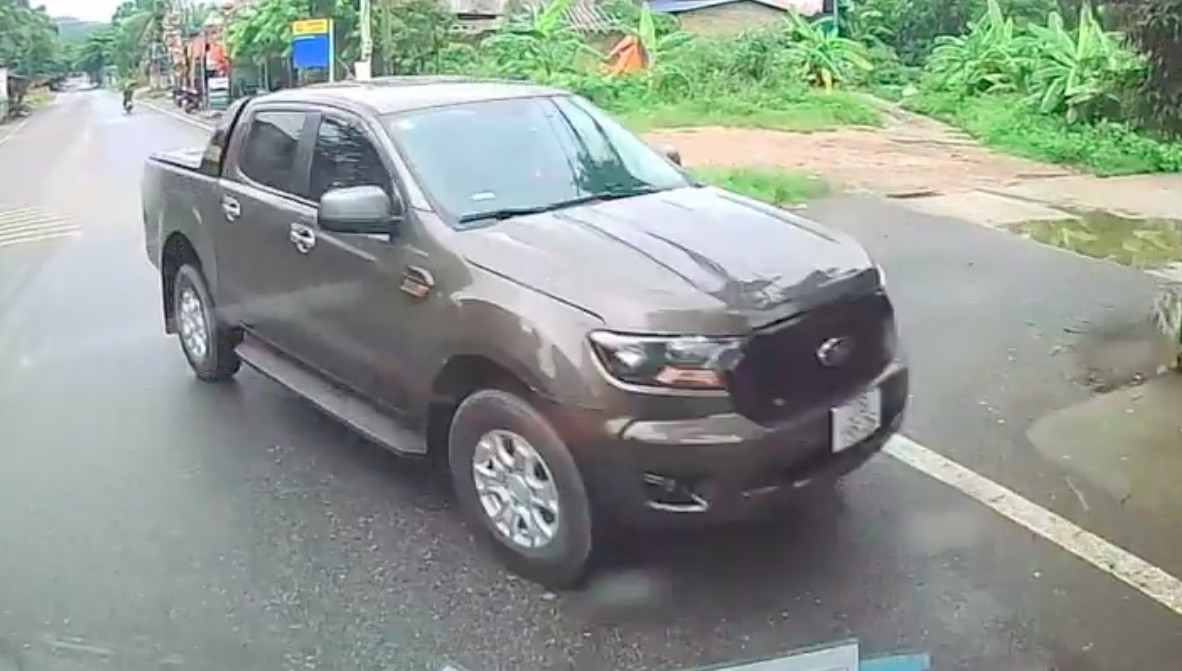 Xe ban tai sang duong.jpg
