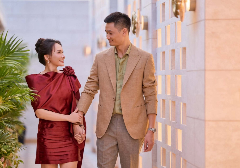 Diễn viên Kim Lý lãng mạn bên vợ Hà Hồ, Bảo Thanh tự hào về chồng
