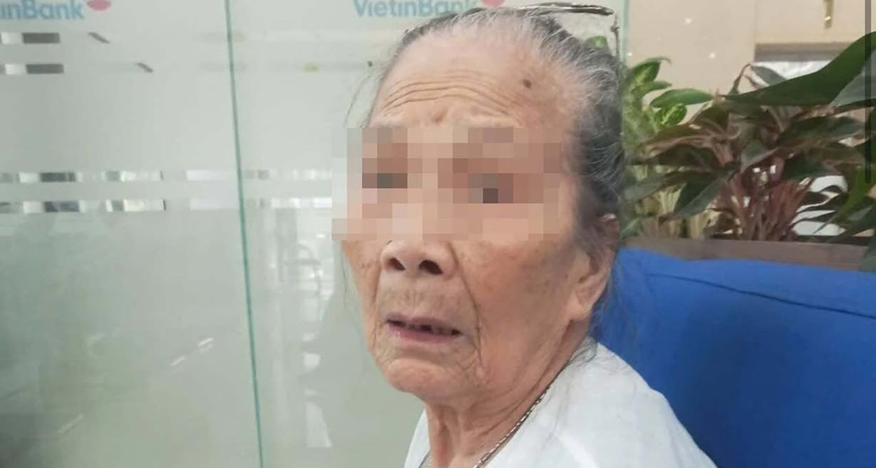 Cụ bà 97 tuổi ở Hà Nội đi 3 lần mới nhận được tiền trợ cấp