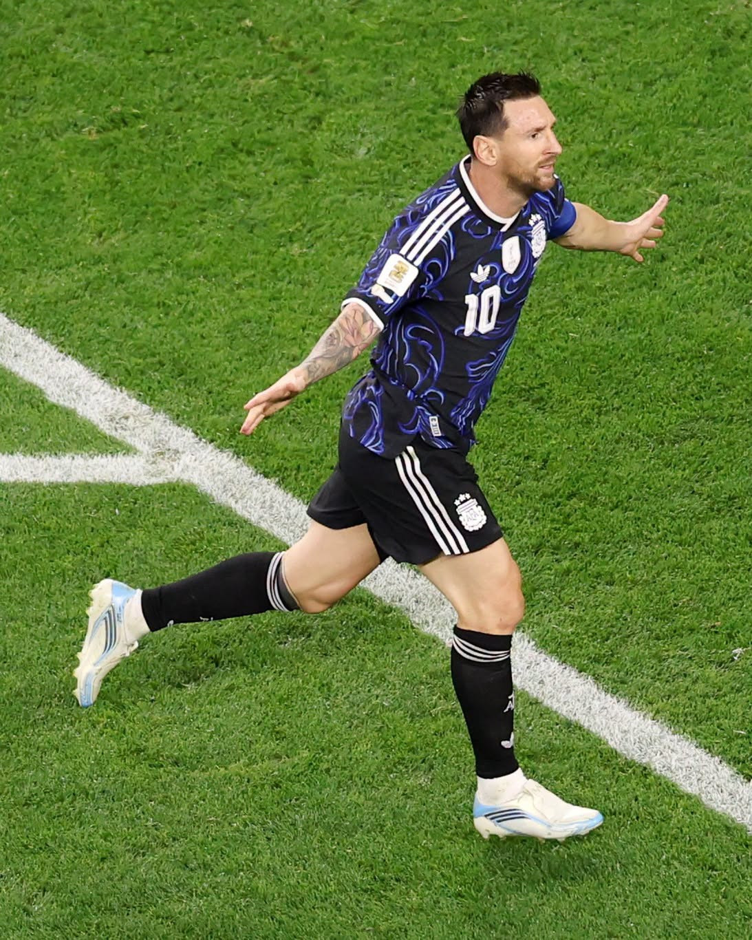 https://static-images.vnncdn.net/vps_images_publish/000001/000003/2026/6/28/messi-2-998.jpeg