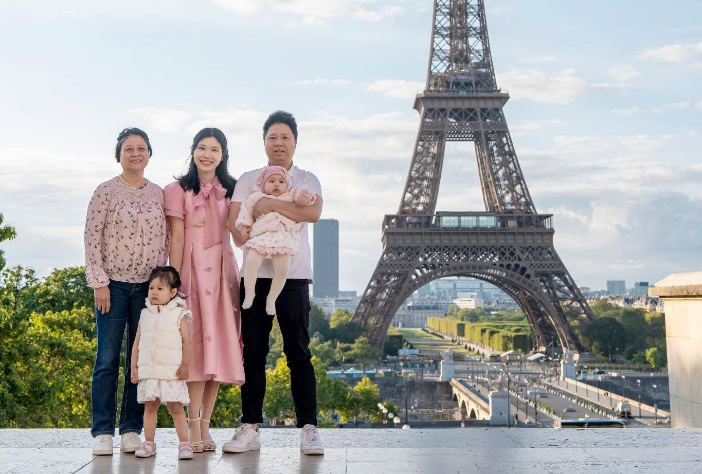 Người Việt ở Pháp ám ảnh nắng nóng chưa từng thấy: Nhà như 'lò hấp', ô tô 53 độ C