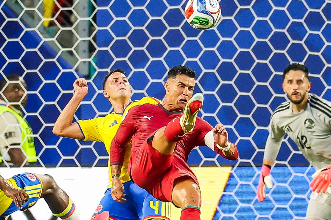 Ronaldo tịt ngòi, Bồ Đào Nha hòa may mắn Colombia