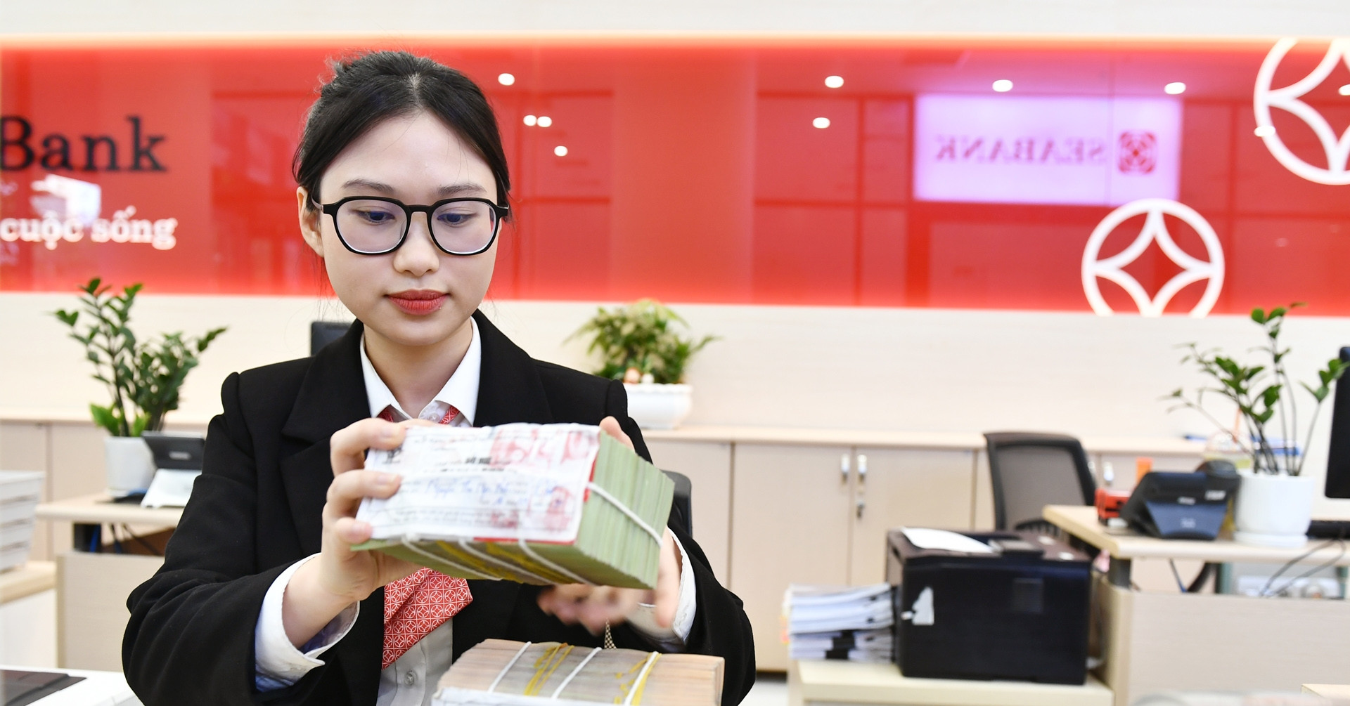 Sếp ngân hàng Big4 than tiền cho vay tăng vọt, tiền vào hụt trước thiếu sau