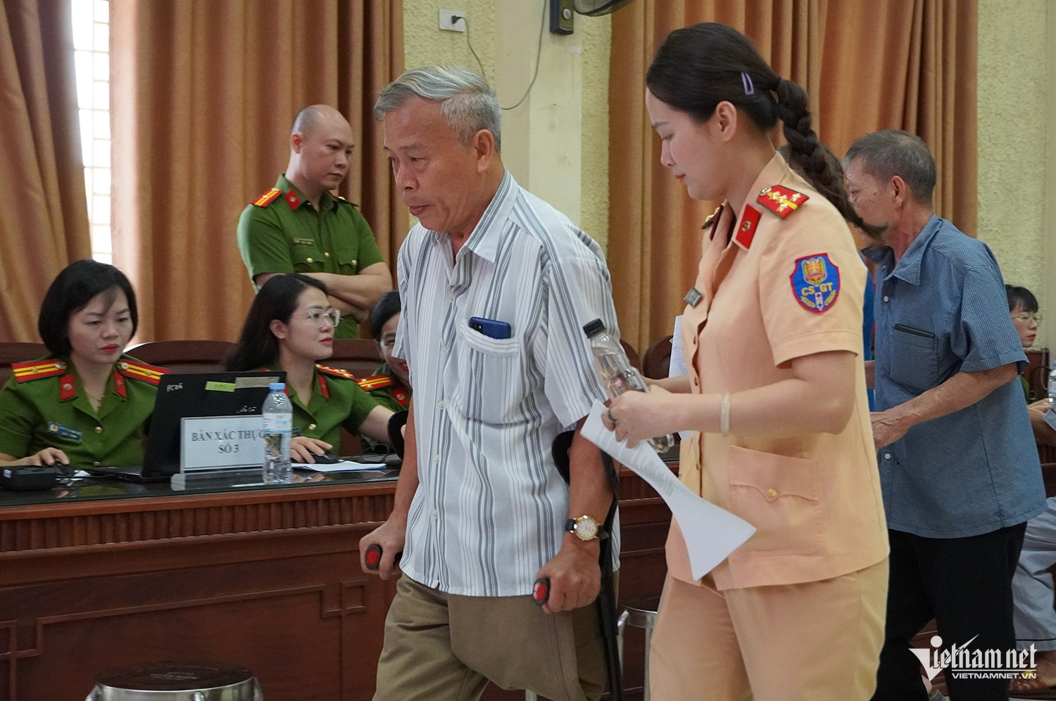 W-lấy mẫu ADN 3.JPG.jpg