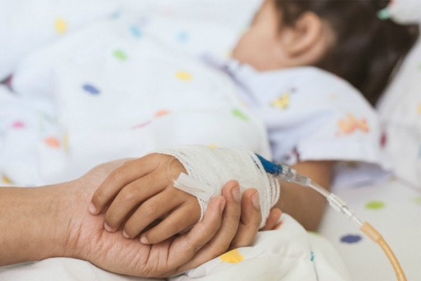 2 dấu hiệu dễ nhầm lẫn cảnh báo sớm bệnh nguy hiểm ở não trẻ