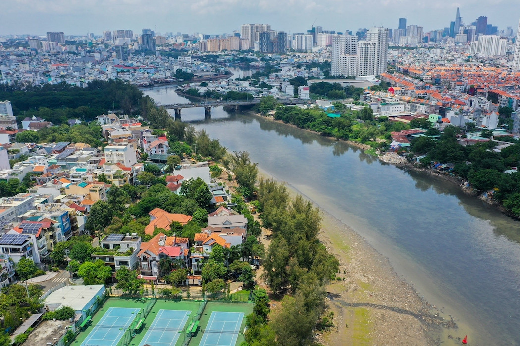 20 phút vào trung tâm TPHCM: Giá căn hộ khu Tây và khu Đông chênh nhau tới 3 lần