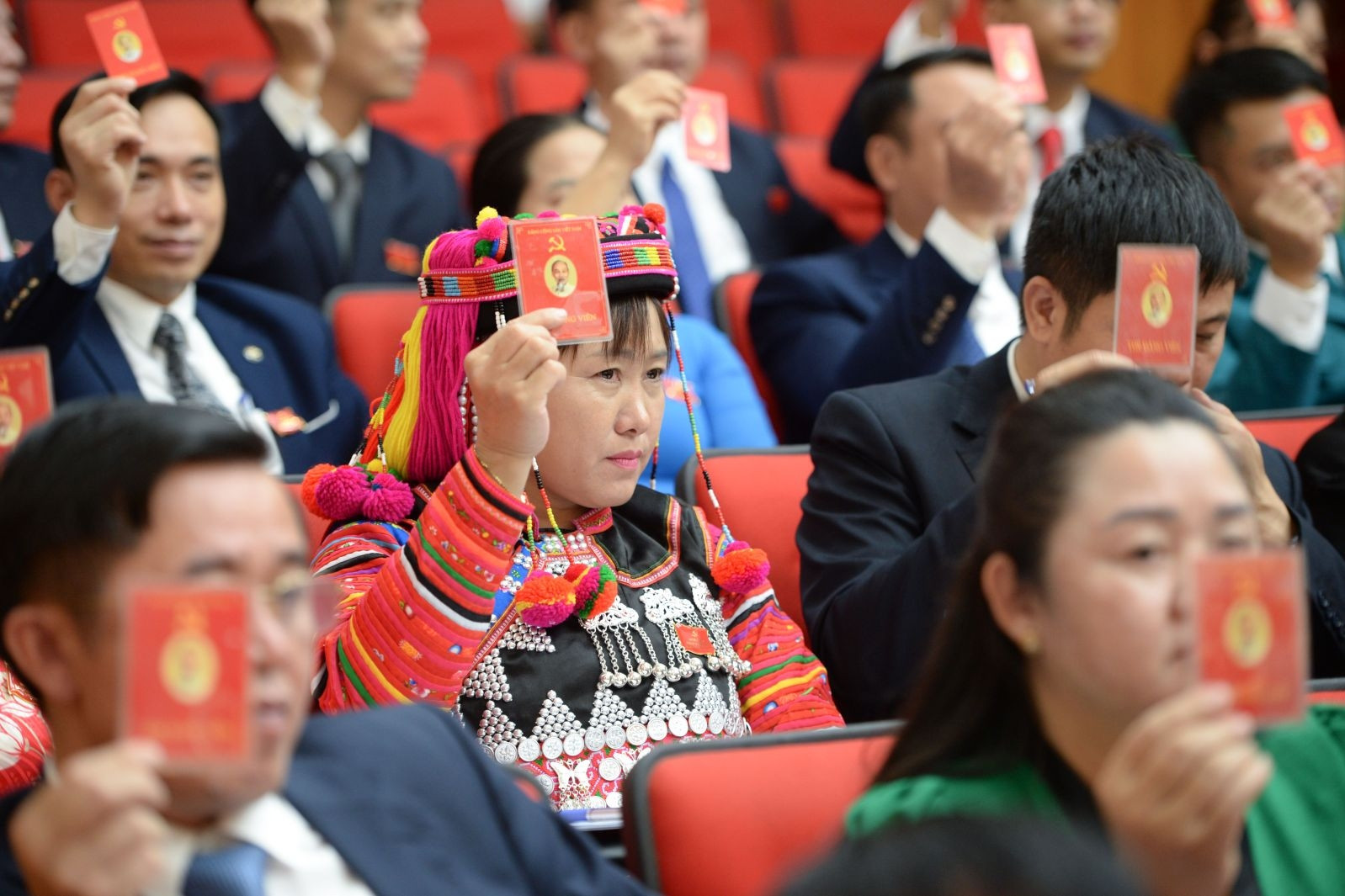 Ban Bí thư thí điểm nhiều thẩm quyền cho đảng ủy cơ sở