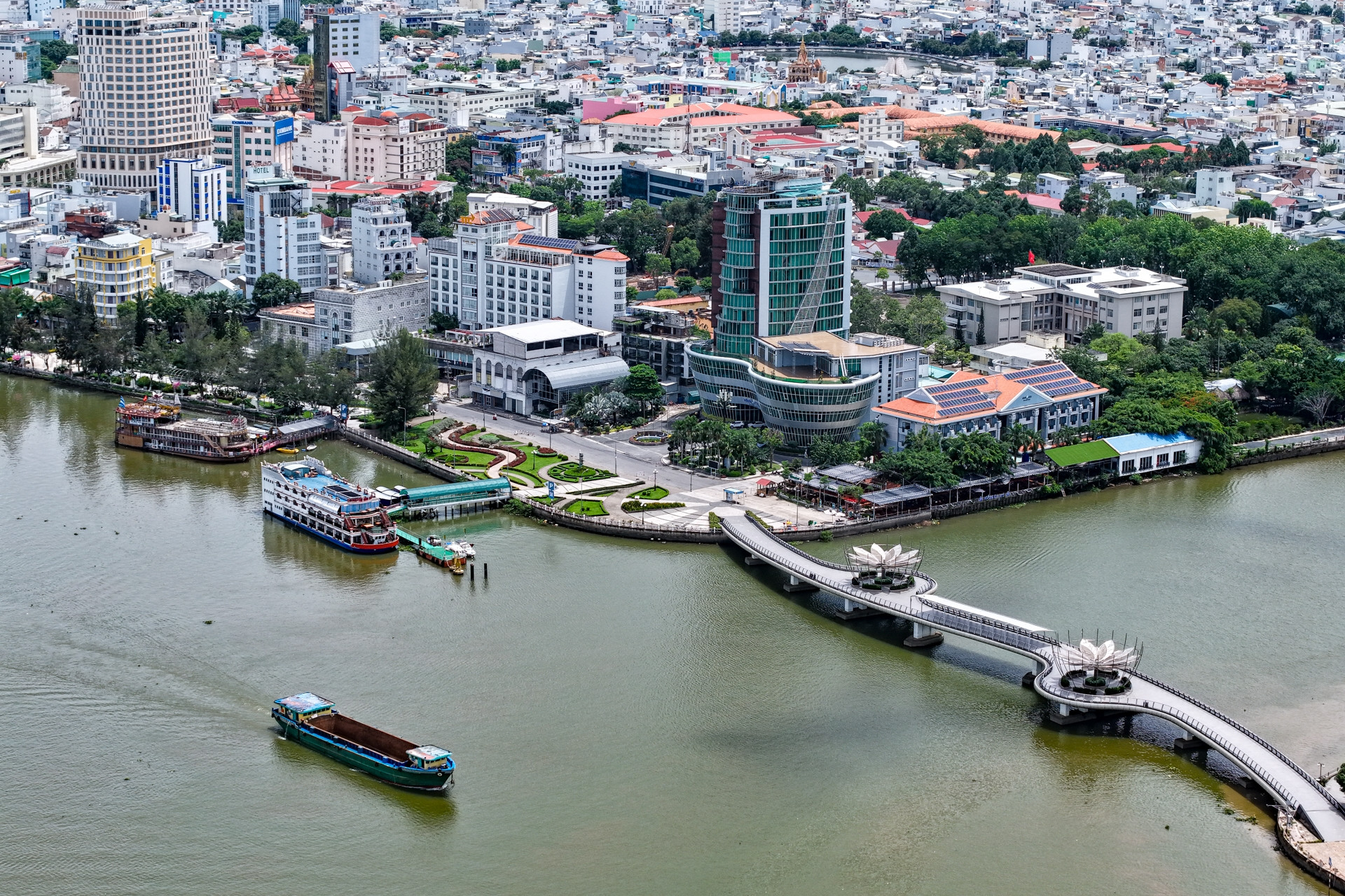 Nhờ bạn thân đứng tên mua đất, đến khi qua đời vẫn chưa đòi lại được