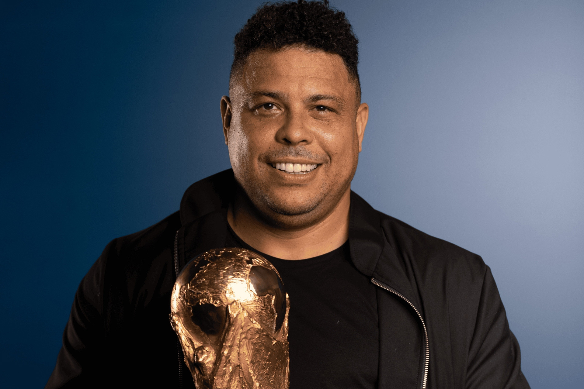 Ronaldo tiết lộ Brazil khóc nức nở, đuổi Zidane ra khỏi phòng