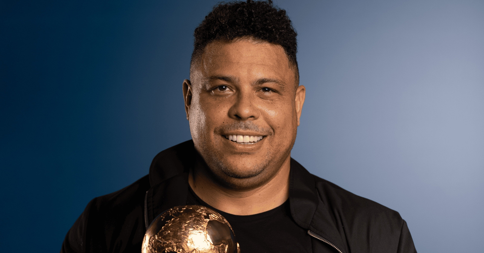 Ronaldo tiết lộ Brazil khóc nức nở, đuổi Zidane ra khỏi phòng