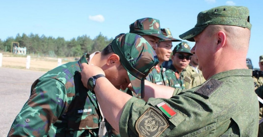 Tuyển Việt Nam giành thứ hạng cao khi tranh tài bắn súng chiến thuật ở Belarus
