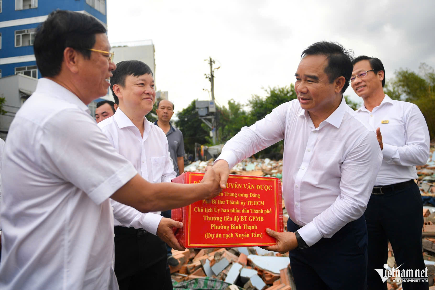 W-Chủ tịch UBND TPHCM - Nguyễn Huế.jpg